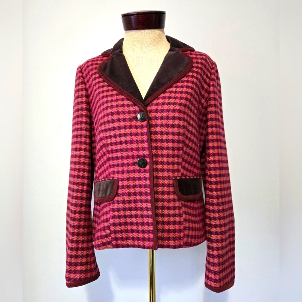 LIZ CLAIBORNE pink plaid blazer with brown velvet collar/ pockets.Size 8